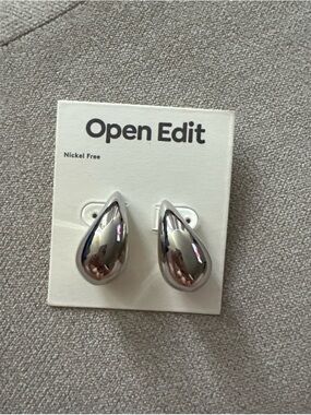 Nordstrom Rhodium Floral Stud Earrings in Silver Tone
